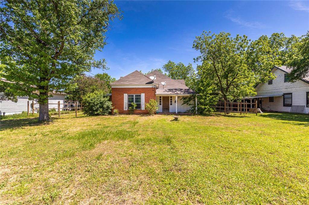 311 Sabine Street - Photo 1