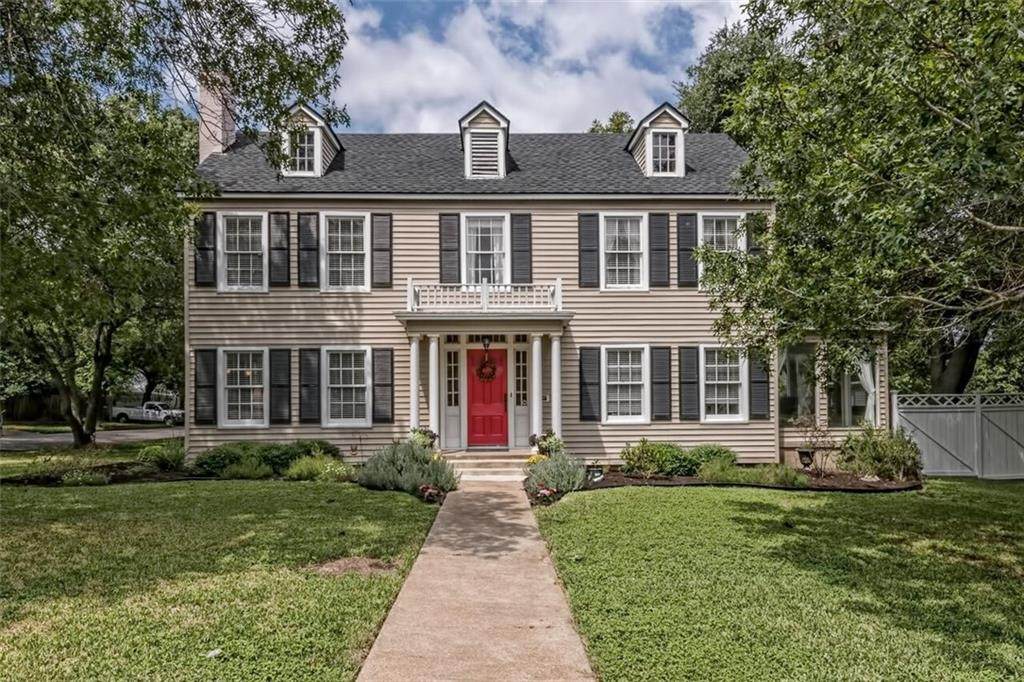 2737 Cumberland Avenue - Photo 1