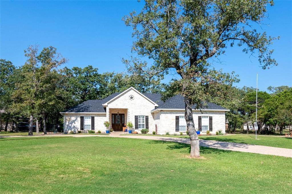 1020 Autumn Oaks Circle - Photo 1