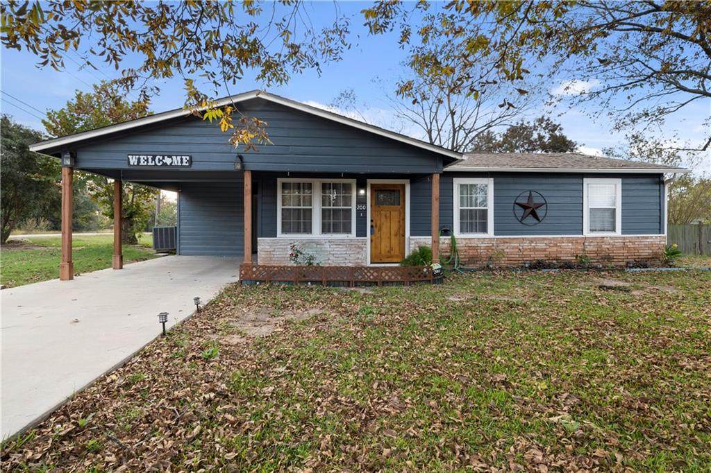 200 Greenbriar Street - Photo 1