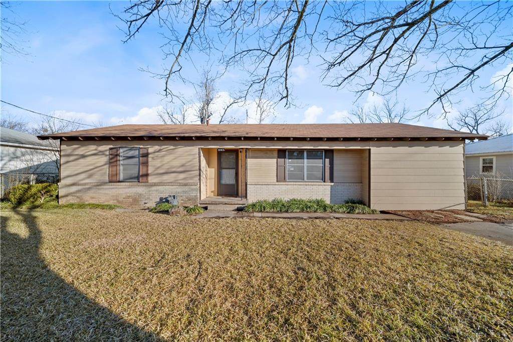 607 Pine Street - Photo 1