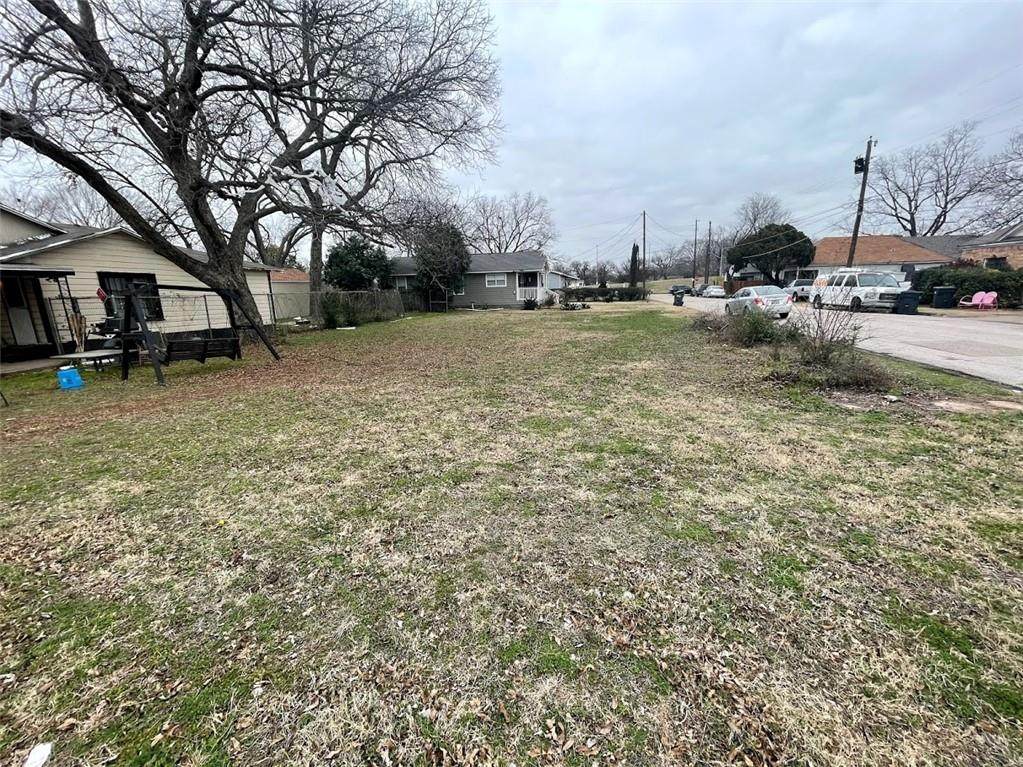 602 Walker Street - Photo 1