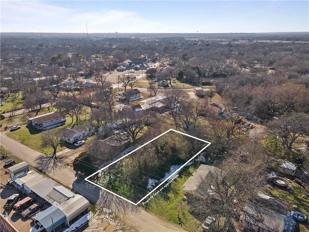1516 Oaklawn Street - Photo 1