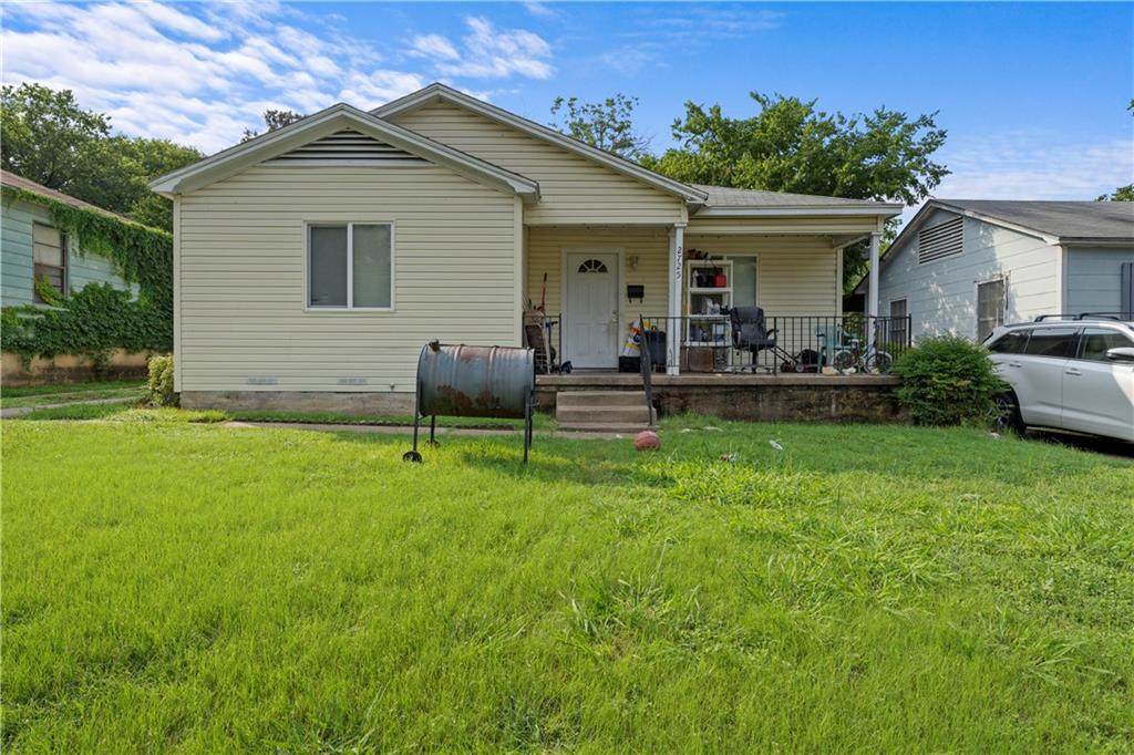 2725 Herring Avenue - Photo 1