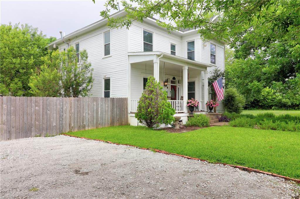 617 12th Street - Photo 1