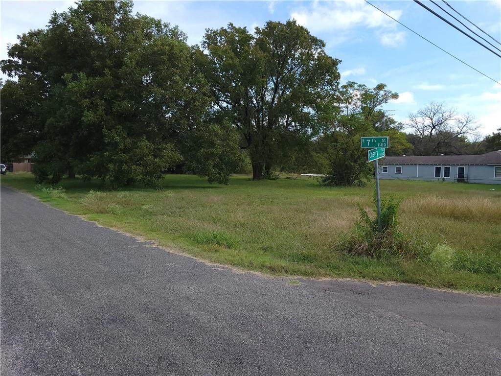 1402 Cherry Street - Photo 1