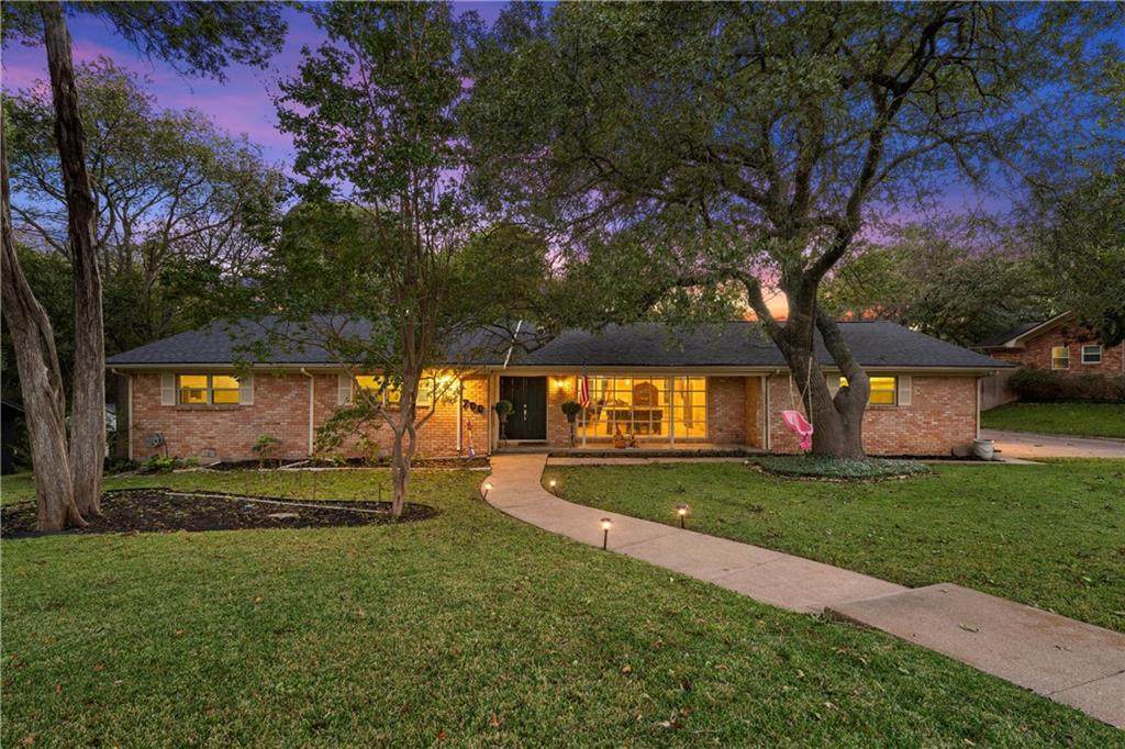 700 White Oak Drive - Photo 1