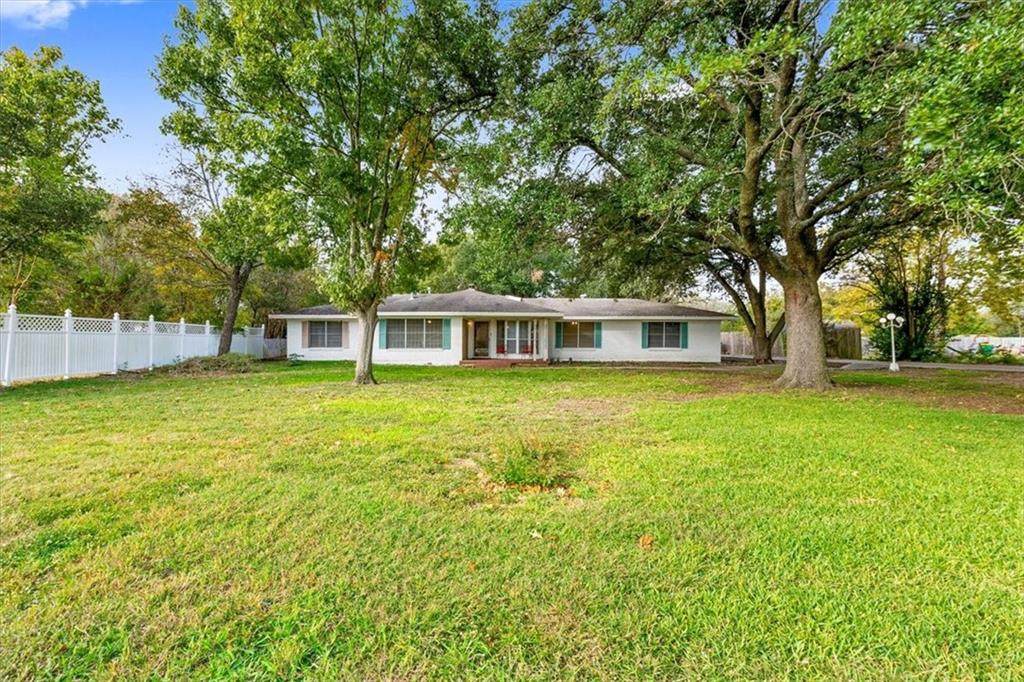 909 Robinson Drive - Photo 1
