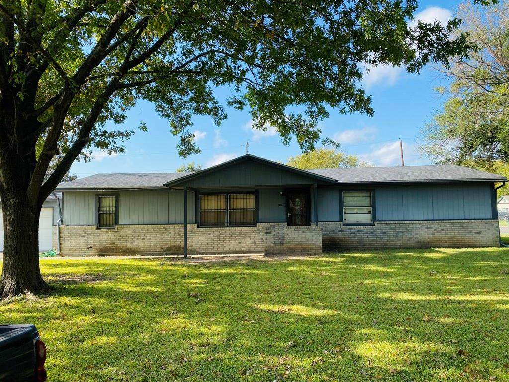 1020 Walker Street - Photo 1