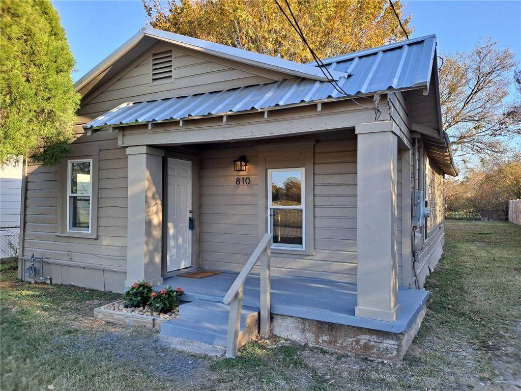 810 Hines Avenue - Photo 1