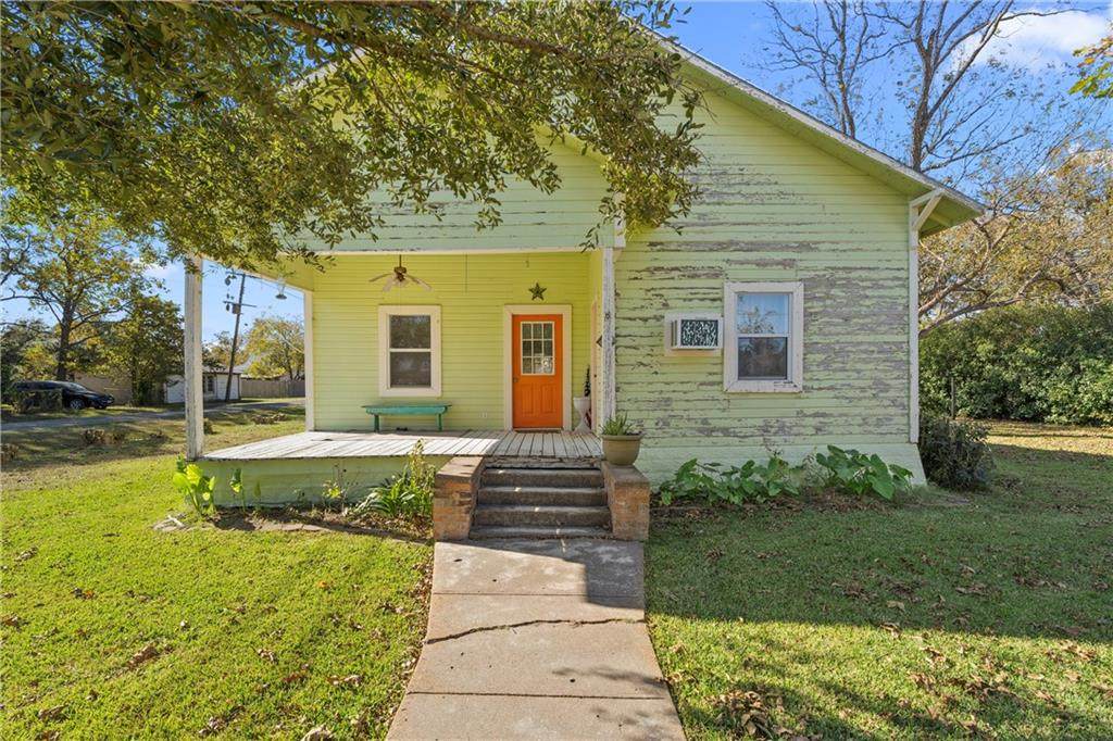 302 6th Street - Photo 1