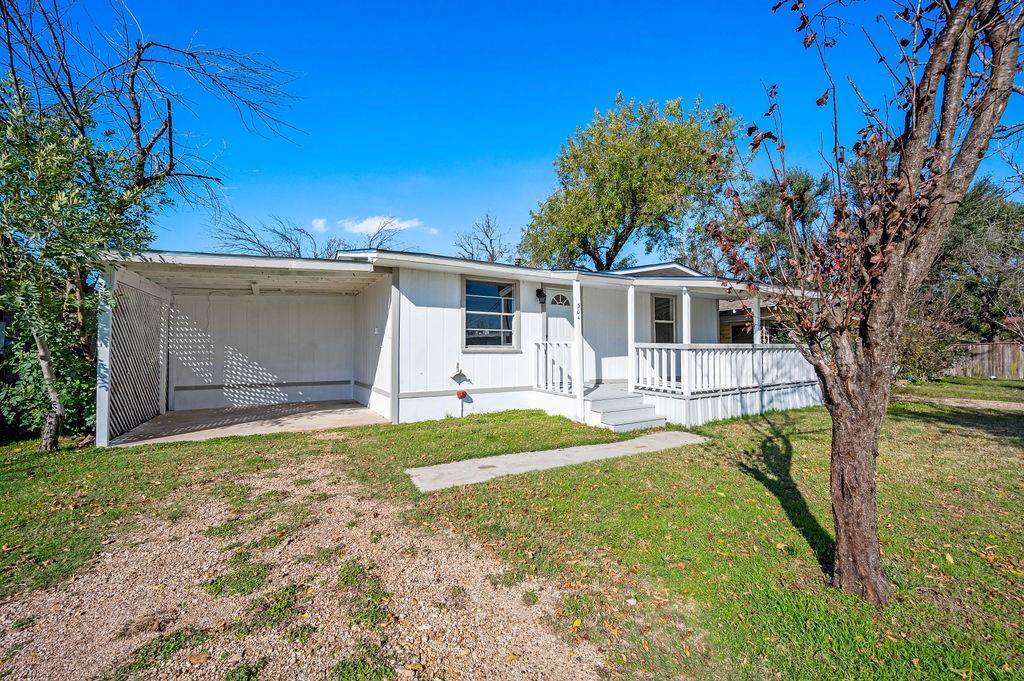 304 Avenue G - Photo 1