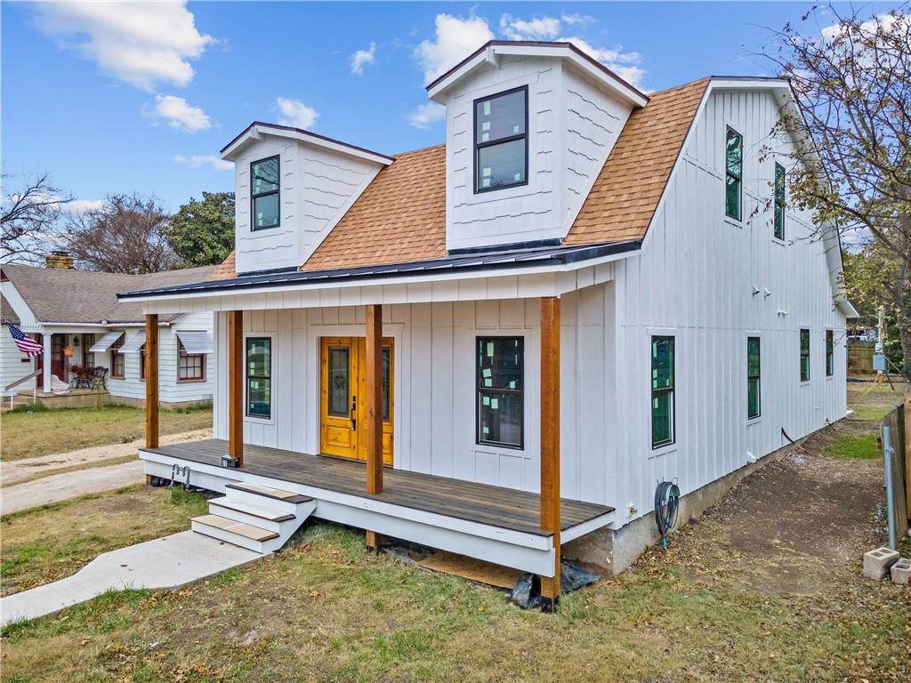 911 31st Street - Photo 1