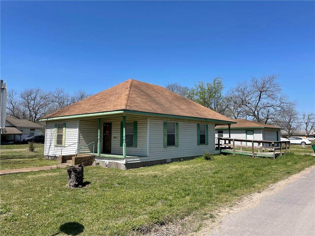 513 Navarro Avenue - Photo 1