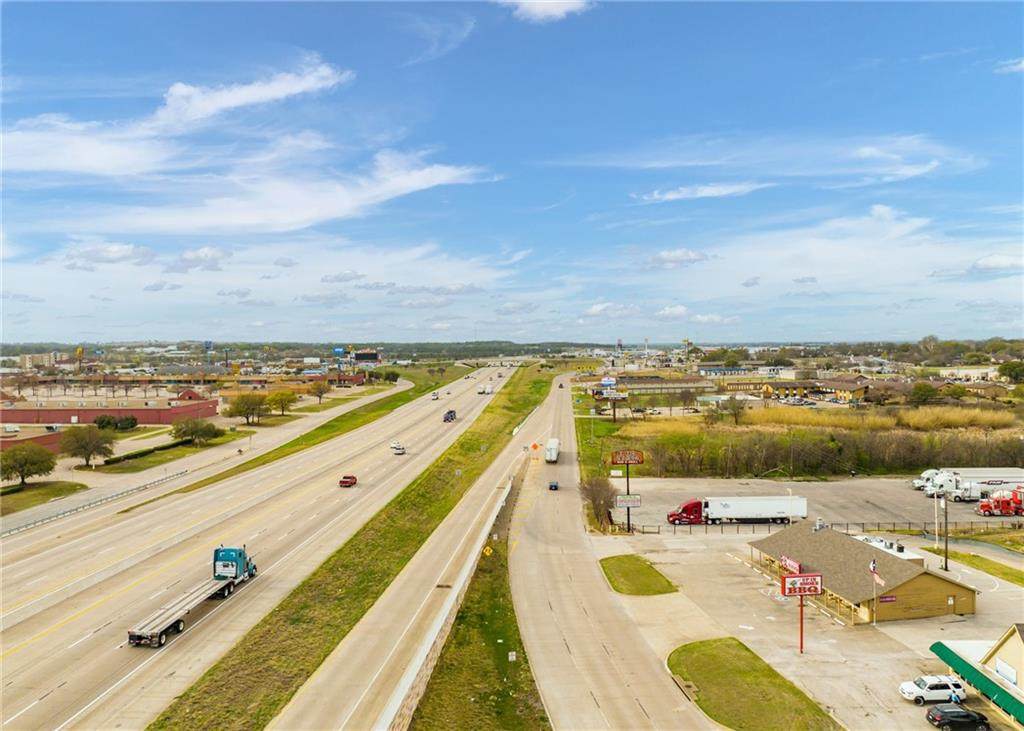 213 I-35 Highway - Photo 1