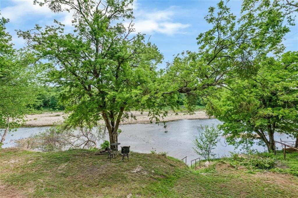 950 Brazos Loop - Photo 1