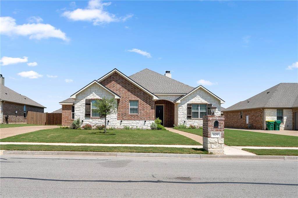 609 Perry Lane - Photo 1