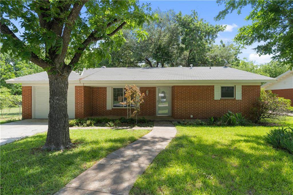 307 Avenue J - Photo 1
