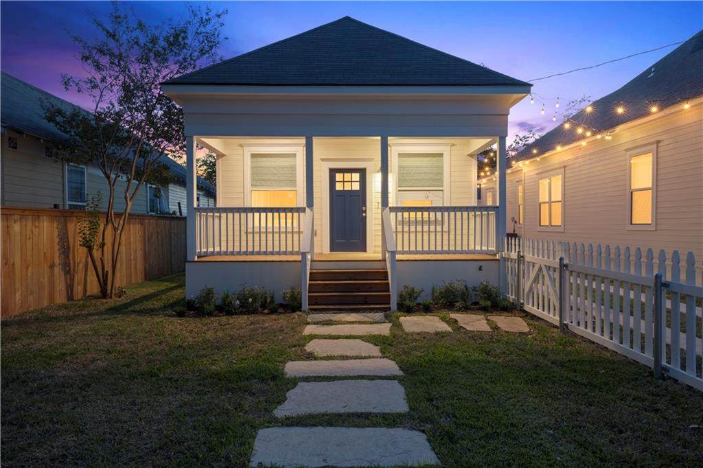 703 10th Street - Photo 1