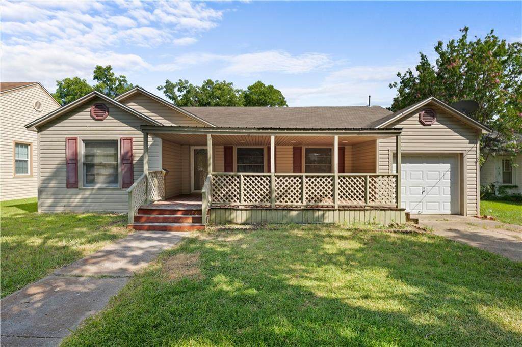 704 Mclennan Avenue - Photo 1
