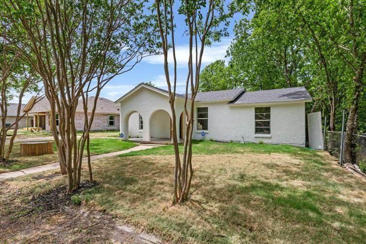 2709 Sarah Street - Photo 1