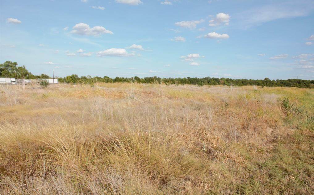 2000 Loop 340 - Photo 1