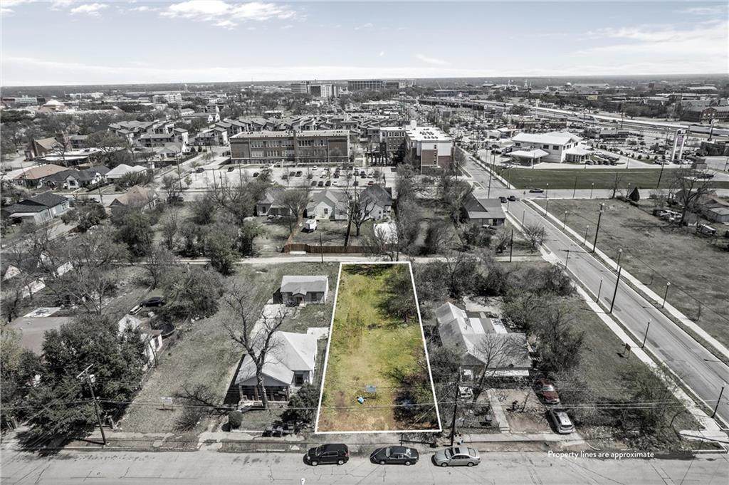 822 10th Street - Photo 1
