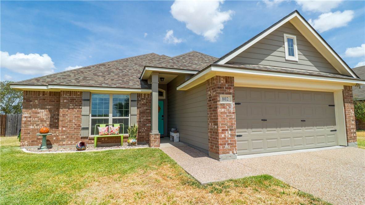802 Navajo Trail - Photo 1