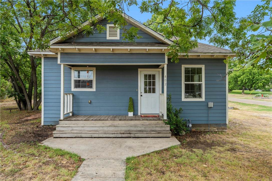 402 Ave D - Photo 1