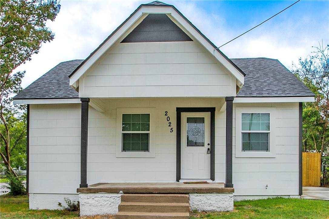 2025 Gurley Avenue - Photo 1