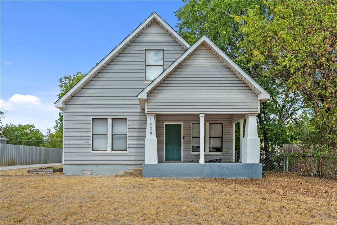1405 James Avenue - Photo 1