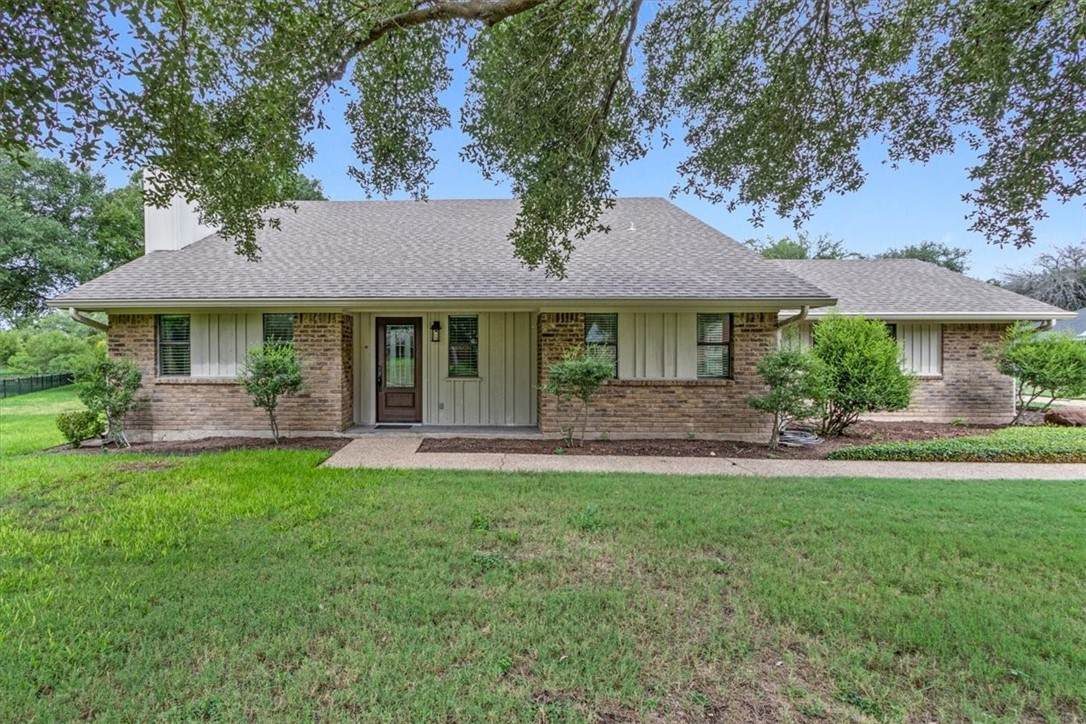 5205 Links Drive - Photo 1