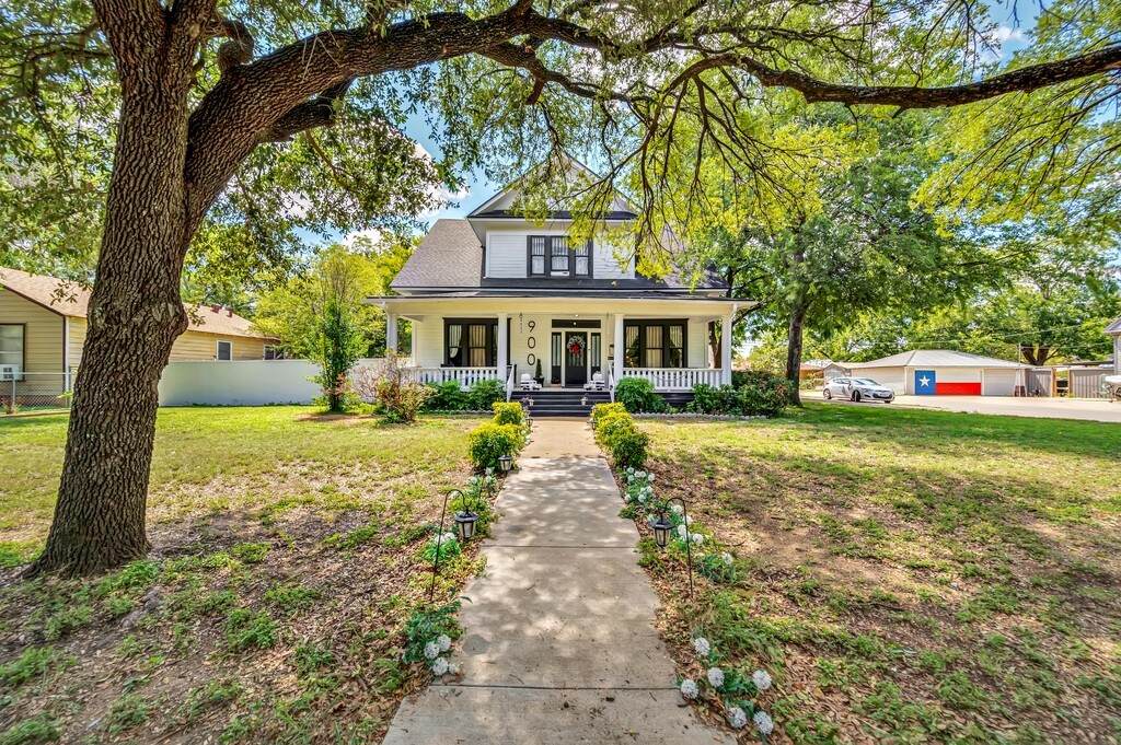 900 Elm Street - Photo 1