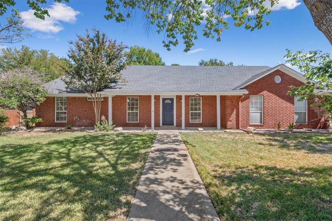 1501 Oak Hollow Drive - Photo 1