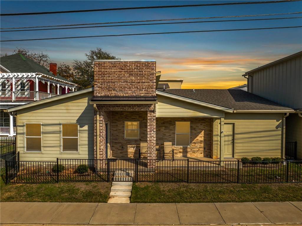 407 Bosque Boulevard - Photo 1