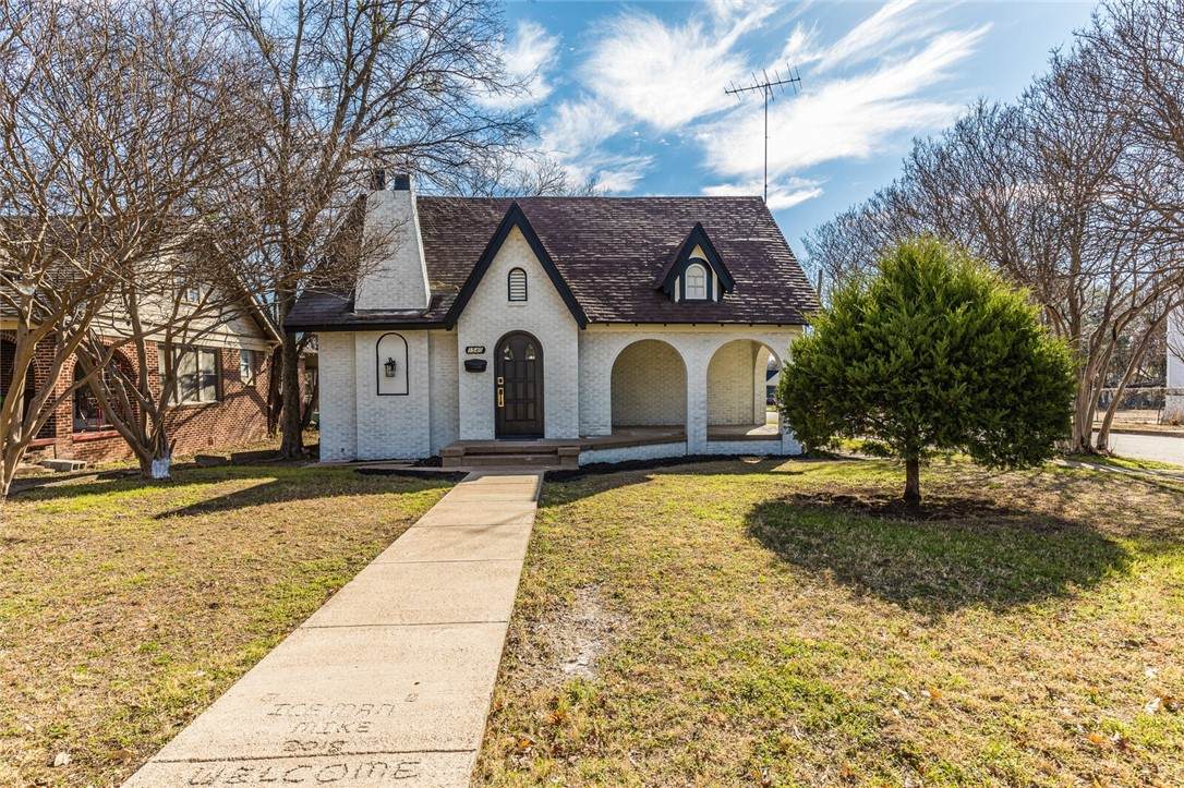 1540 Proctor Avenue - Photo 1