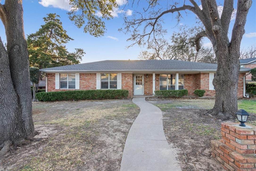 742 Arlington Drive - Photo 1