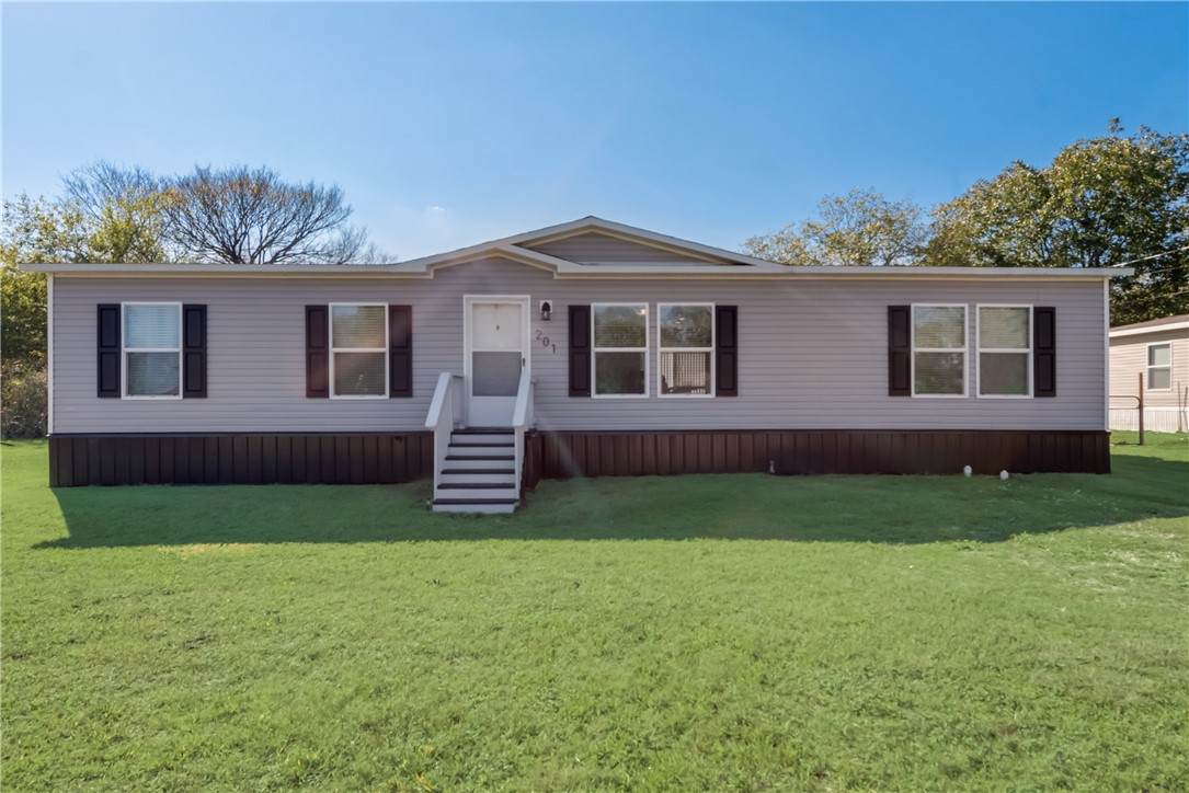 201 Waco Avenue - Photo 1