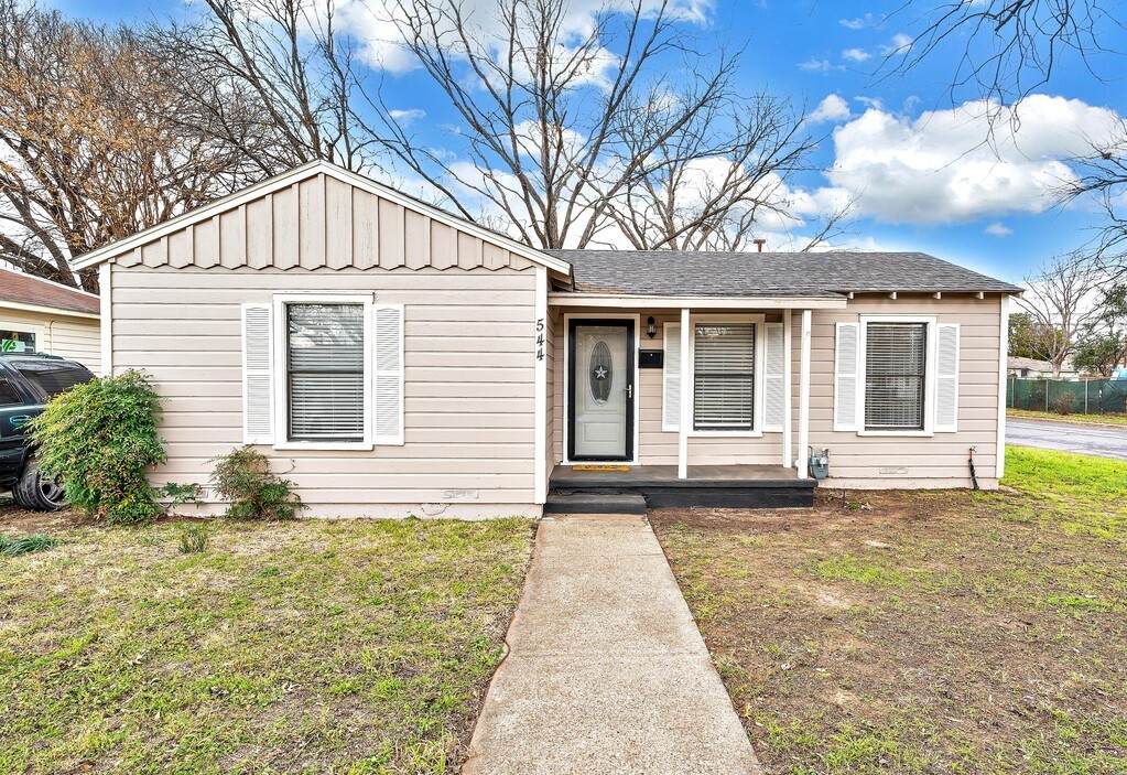 544 Harlem Avenue - Photo 1