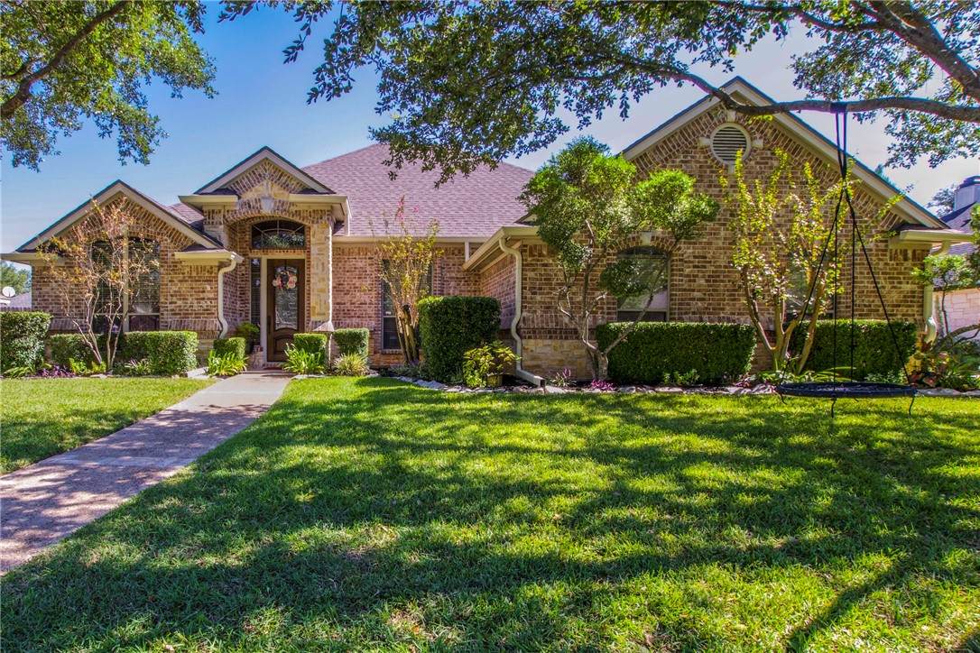 302 Canterbury Drive - Photo 1