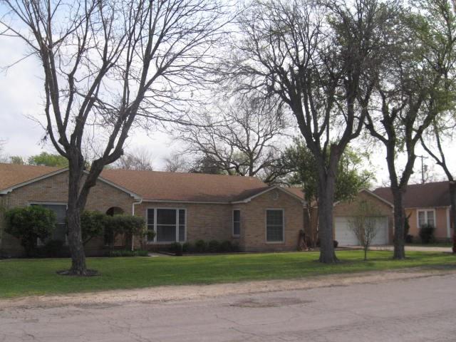 208 Elm - Photo 1