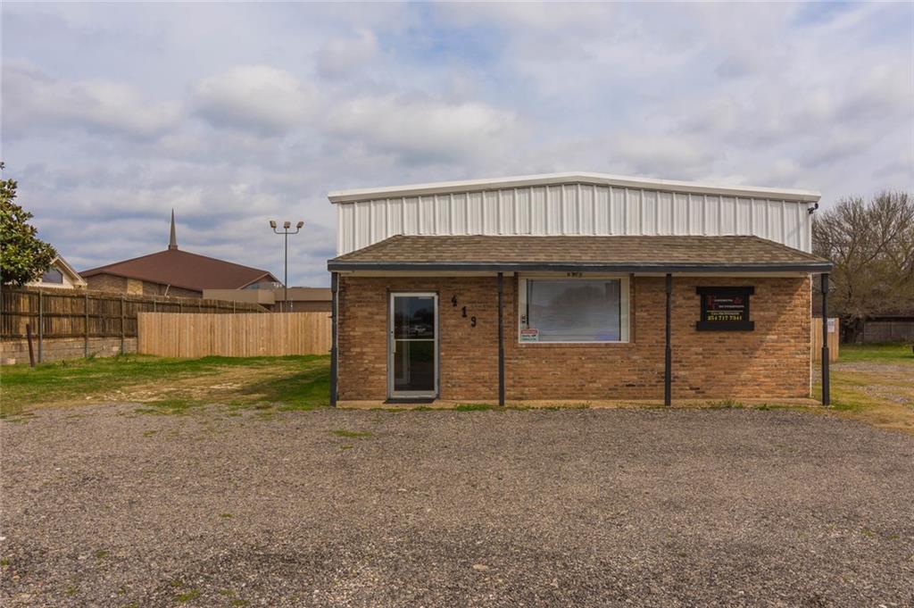 419 Robinson Drive - Photo 1