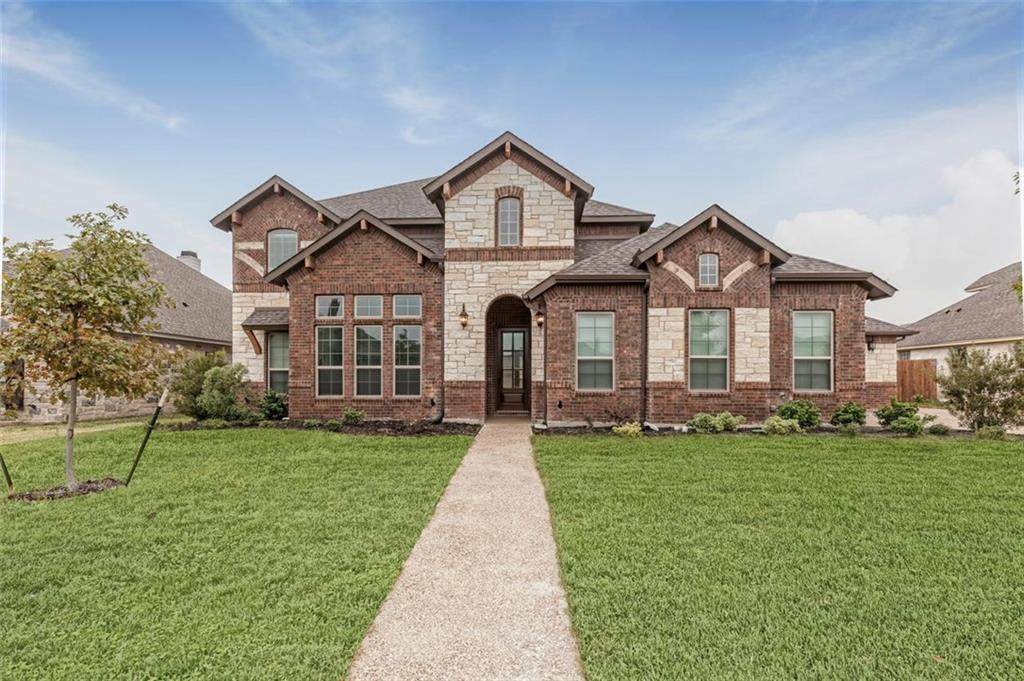 704 Lariat Trail - Photo 1