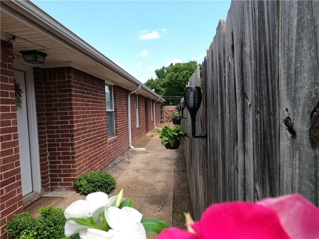 1311 Bagby Avenue - Photo 1