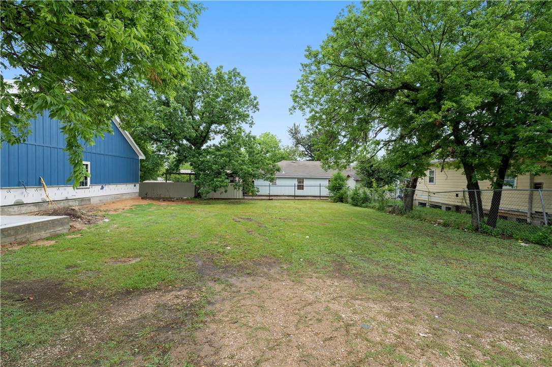 820 20th Street - Photo 1