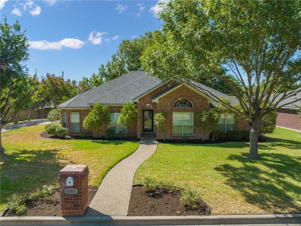 1005 Regina Drive - Photo 1