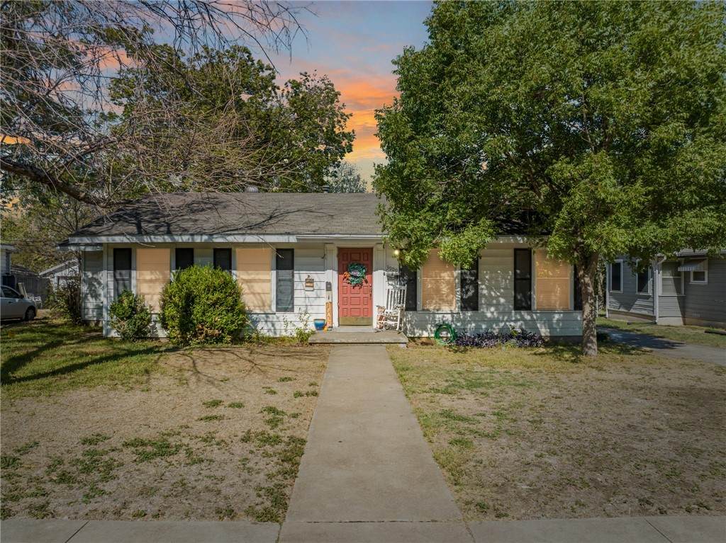3909 Fort Avenue - Photo 1