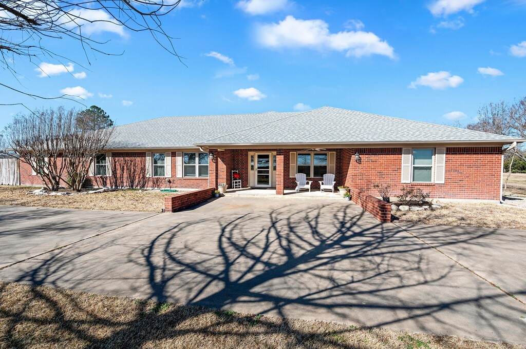 348 Nightingale Lane - Photo 1