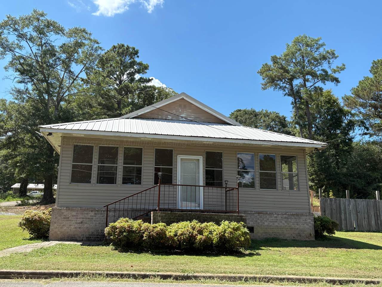 612 3RD Pl - Photo 1