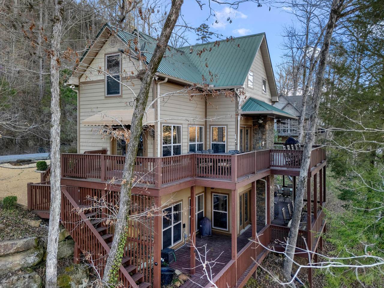 495 Lakeridge Dr - Photo 1